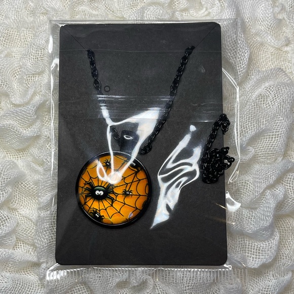 💥NWT💥 Halloween Spider Pendant Necklace - Picture 5 of 5